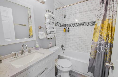 Aurora House | Cozy Family Home with Large Yard near Quincy reservoir
