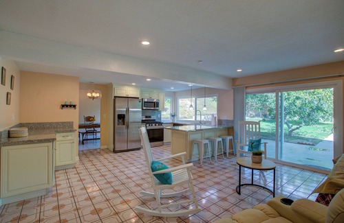 Montebello House | Cozy family home in Montebello Hills