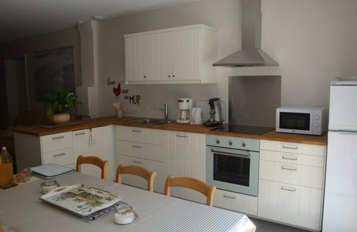 Quaedypre Cottage | Cozy Farmhouse in Quaëdypre: Sleeps 12, Private Garden, Near Dunkirk Beaches, WiFi & Baby Gear