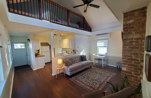 Boiling Springs Cottage | Cozy Farmhouse Cottage