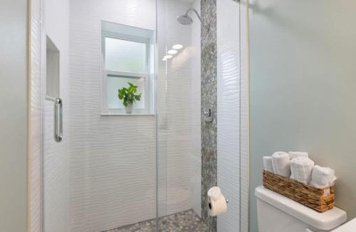 Sebastian Apartment | Cozy first floor waterside condo