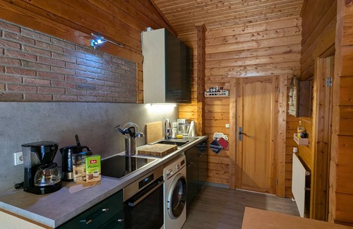 Bielenberg Ski Chalet | Cozy forest house fireplace crackling