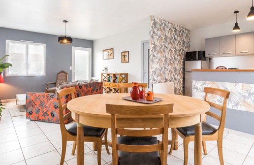 Saint-Hilaire-de-Chaleons Cottage | Cozy Traditional House with Garden, Garage, and WiFi – Near Beaches and City Centers