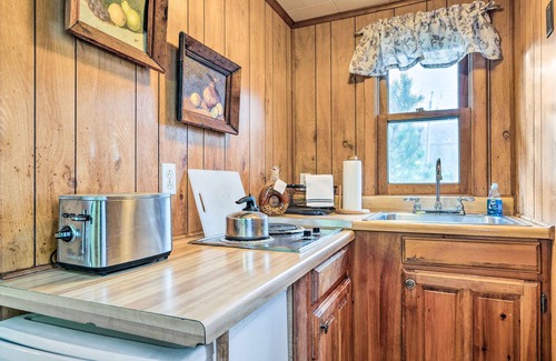 Franconia Cottage | Cozy Franconia Cottage w/Community Pool & Hot Tub