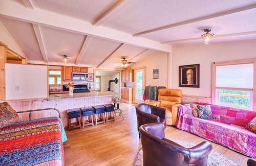 Fishs Eddy Cottage | Cozy French Woods Cottage, Pond and Pool
