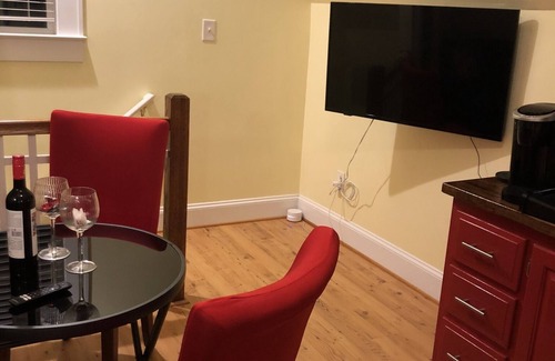 Dallas Apartment | Cozy garage apartment in a lovely safe small town near Charlotte, NC