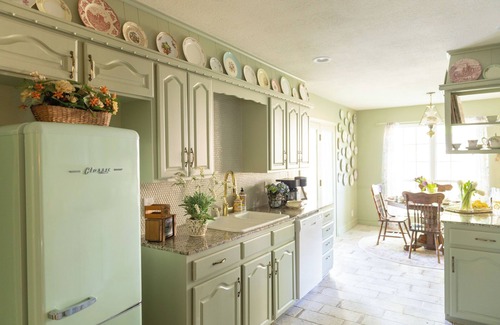 Jenks House | Cozy Garden House at Spain Ranch. Peaceful backyard & patio overlooks pond