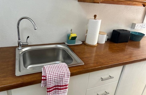 Westerhall Apartment | Cozy Garden Studio for 2 + parking