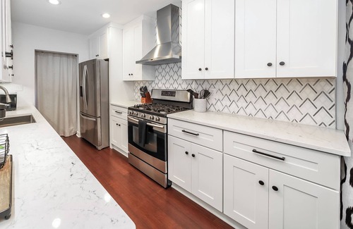Berkley House | Cozy Gem, Hot Tub, close to downtown Berkley shops and restaurants