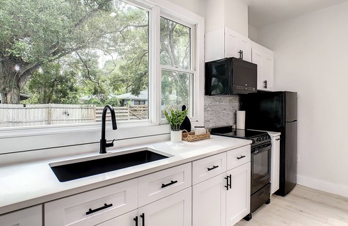 Ridge Wood Heights House | Cozy Getaway Home near Siesta Key