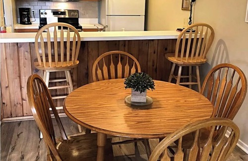 Harbor Springs Condo | Cozy Getaway Near All the FUN! Harbor Springs/Petoskey