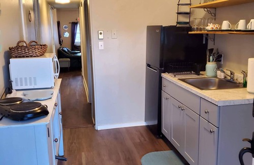 Brunswick Apartment | Cozy Getaway near Harper's Ferry, C&O & Potomac River, Frederick & train to DC