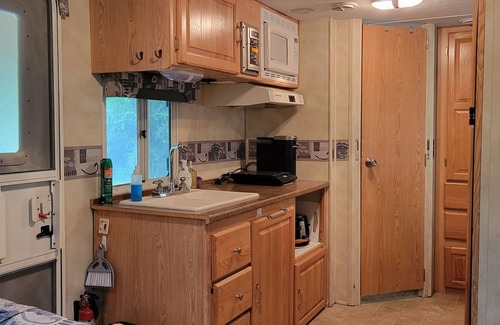 Durham Region Cabin | Cozy getaway only 1 hr from Toronto, on a small private lake.