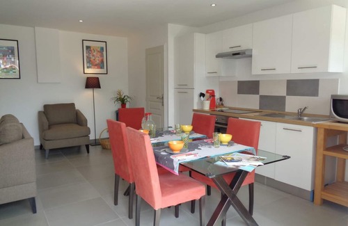 Maringes Cottage | Cozy Gîte with Terrace, Garden & Modern Amenities in Scenic Maringes