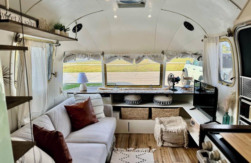 Willis RV Rental | Cozy Glamping in Willis, TX. Pet Friendly