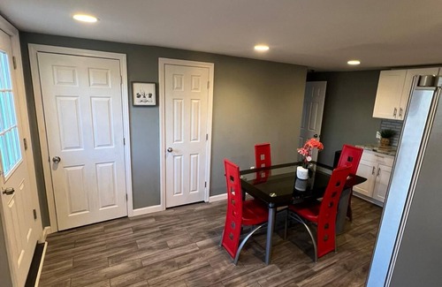 Newton Apartment | Cozy Gorgeous with a back yard and parking pet friendly on the heart of Waltham