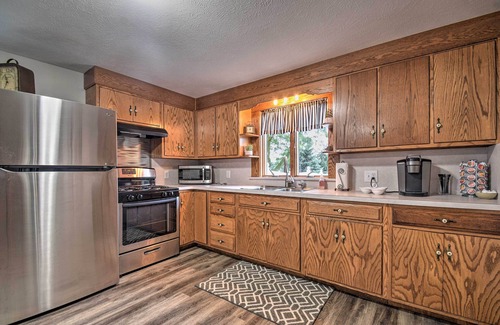 Goshen House | Cozy Goshen Farmhouse ~ 9 Mi to Amish Acres