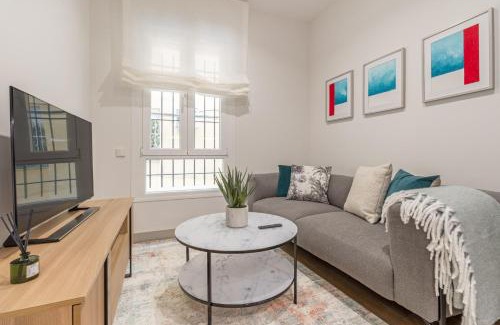 Chamberi Apartment | Cozy Ground-Floor Apartment for 2 in Chamberí Perfect Spot Quevedo IV