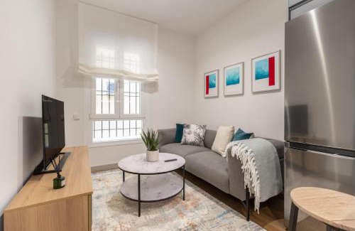 Chamberi Apartment | Cozy Ground-Floor Apartment for 2 in Chamberí Perfect Spot Quevedo IV