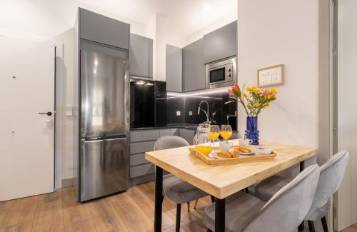 Chamberi Apartment | Cozy Ground-Floor Apartment for 4 in Chamberí Quevedo V