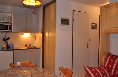 Abondance Apartment | Cozy Ground Floor Studio for 4 with Balcony in Peaceful Area - Near Ski Slopes!