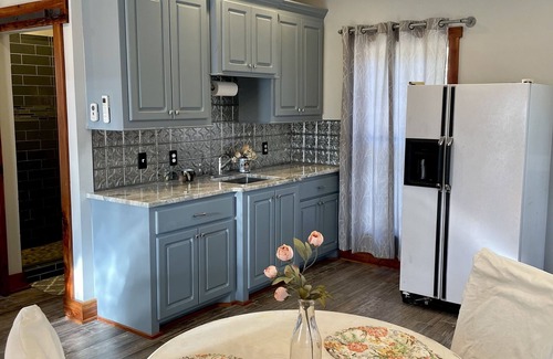 Madison House | Cozy guesthouse minutes from multiple amenities