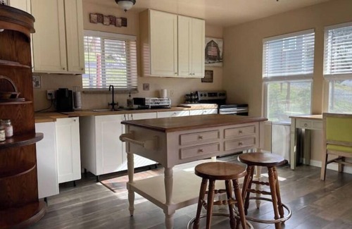 Placerville House | Cozy Guesthouse on 5 acres