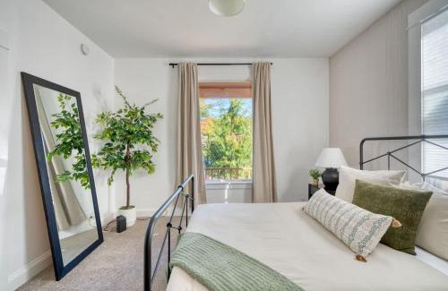 Corbett - Terwilliger - Lair Hill House | Cozy Haven by the Hill - Downtown & OHSU