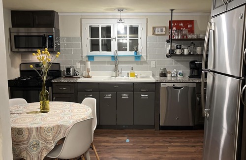 Ste Genevieve House | Cozy Haven Little Hidden Gem Sleeps 4