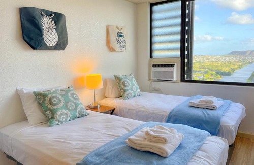 Waikiki Apartment | Cozy Hawaiian Monarch condo