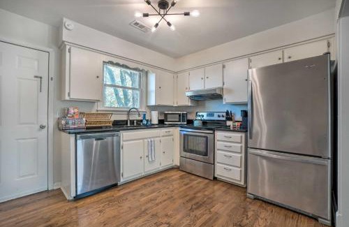 Hendersonville House | Cozy Hendersonville Home with Yard - Near Lake!