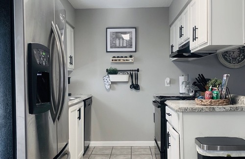 Paris House | Cozy & Hip 2-bedroom home - 5 min from Downtown