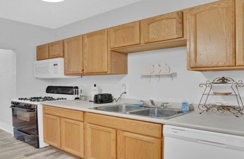 Highland Historic District Apartment | Cozy Historical 1 Bedroom Apartment