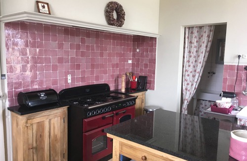 Laree House | cozy holiday home, heated pool, extra large beds, 4 bedrooms 4 bath