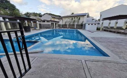 San Pablo House | Cozy Holiday Home in San Pablo City for Groups of 8-10