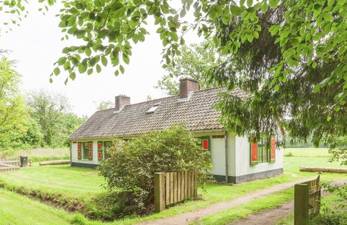 Municipality of Baarn House | Cozy Holiday Home near Forest in Baarn