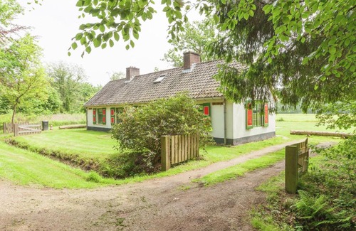 Municipality of Baarn House | Cozy Holiday Home near Forest in Baarn