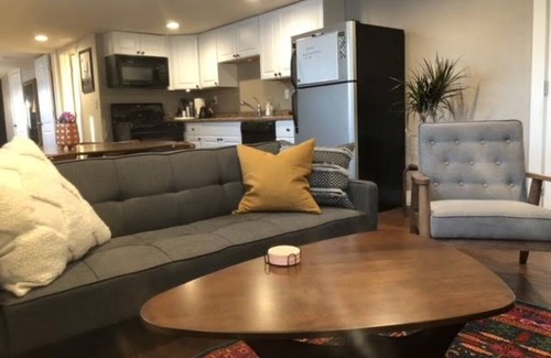 North Logan House | Cozy “Home Away From Home” 1 Bedroom basement Suite w Full Bathroom & laundry