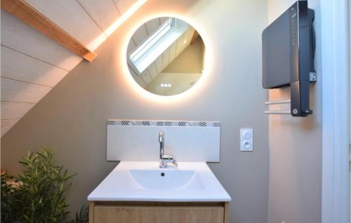 Saint-Brice-de-Landelles House | Cozy Home In Saint-Brice-De-Landell