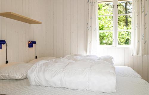 Oster Somarken House | Cozy Home In Aakirkeby With Wifi