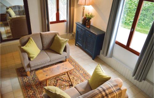 Grigny House | Cozy Home In Grigny With Kitchen