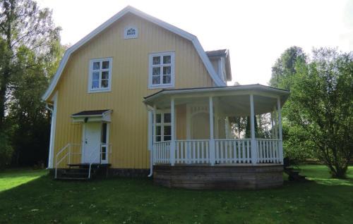 Gullabo House | Cozy Home In Gullabo With Kitchen