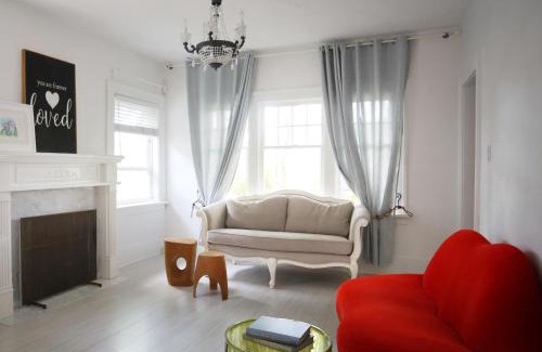 Kitsilano House | Cozy Home in Kitslano, Vancouver. Free Parking.