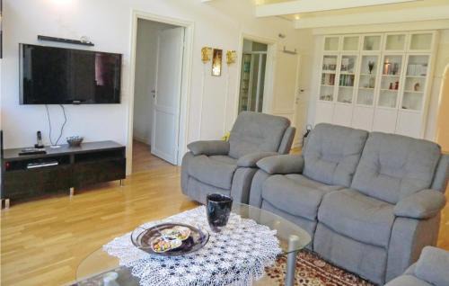 Orrefors House | Cozy Home In Orrefors With Lake View
