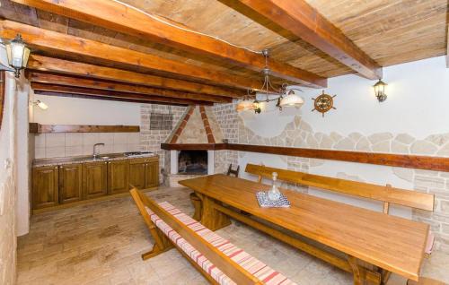Primorski Dolac House | Cozy Home In Primorski Dolac