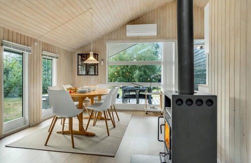 Bøtø By House | Cozy home in Væggerløse with sauna