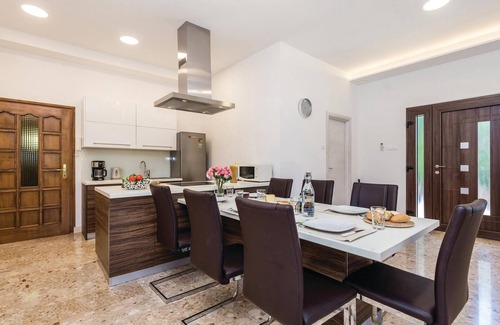 Sarsoni House | Cozy home in Viskovo with WiFi
