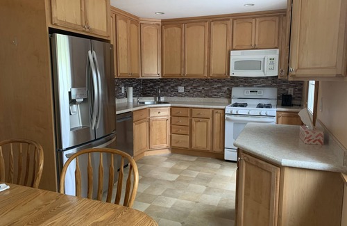 Geyser Crest House | Cozy home just mins away from Saratoga Race course and so much more!