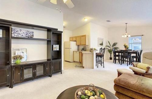 The Villages House | Cozy home, Right Next Door to Lake Sumter Square!