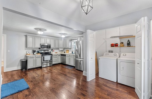 Harters Heights House | Cozy Home short walk from ND campus